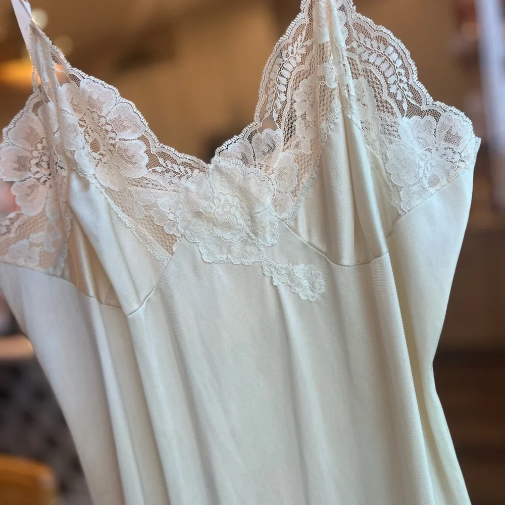 Lace Trim Cream Chemise - Picture 6 of 11